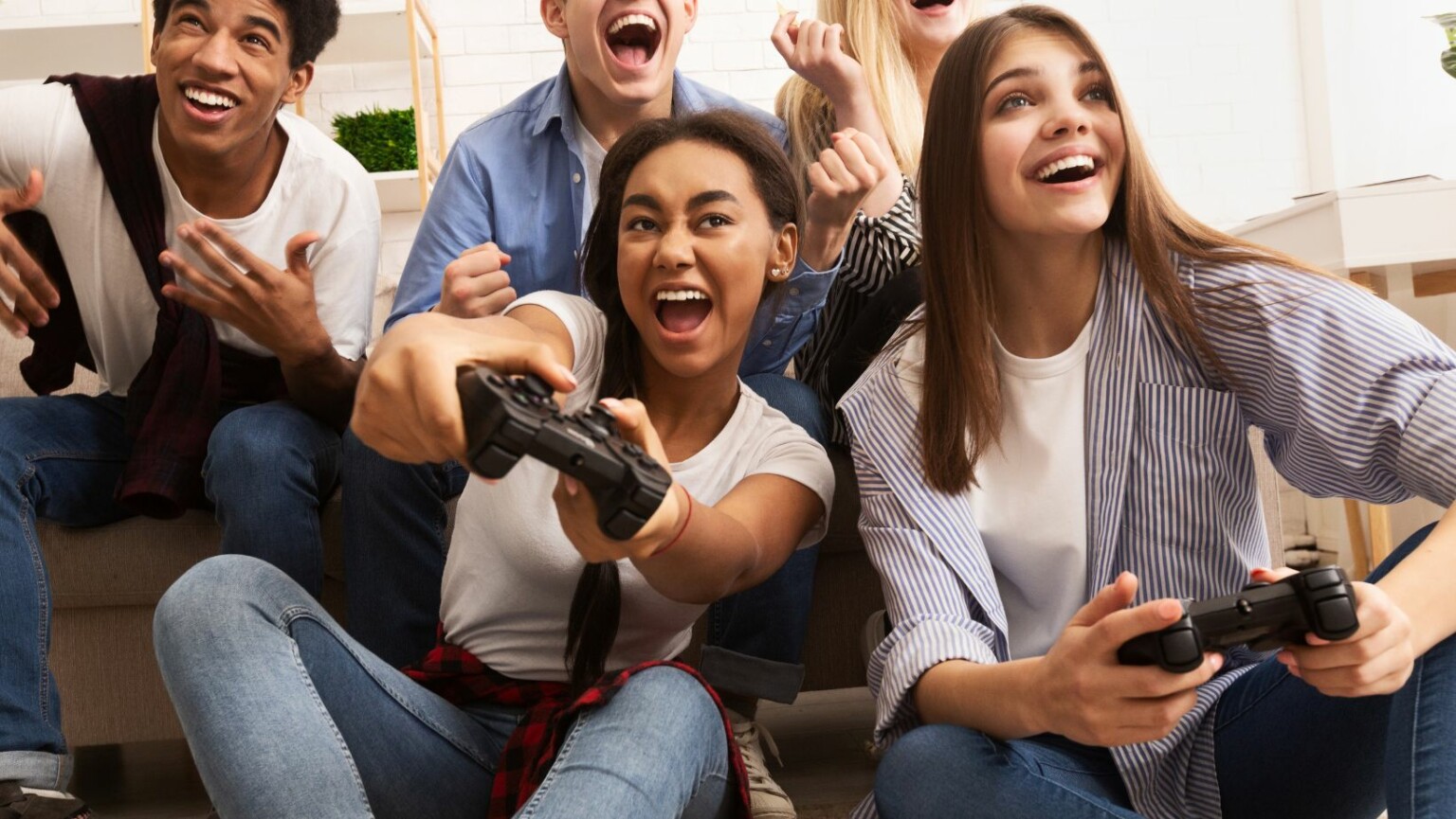 how to play minecraft with someone without a microsoft account