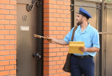 can you put mail in your mailbox to be picked up