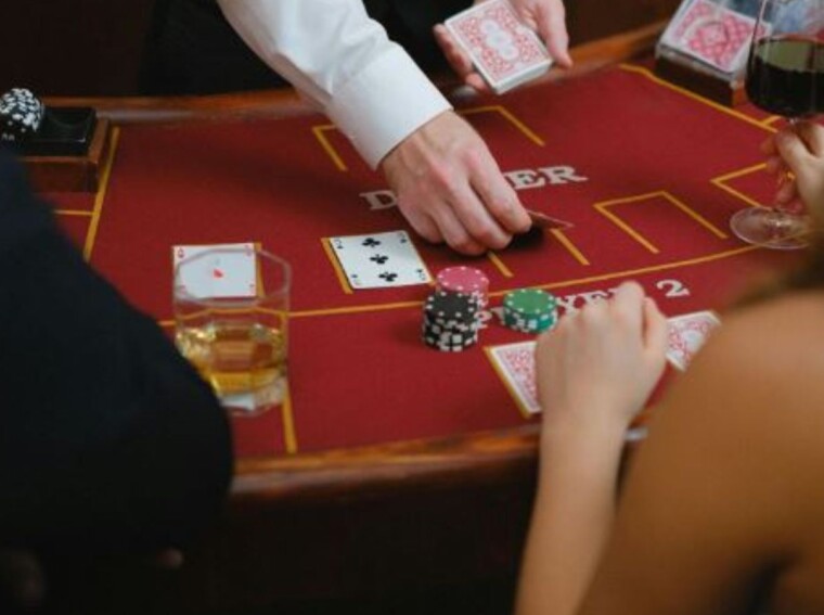 global market size of online gambling